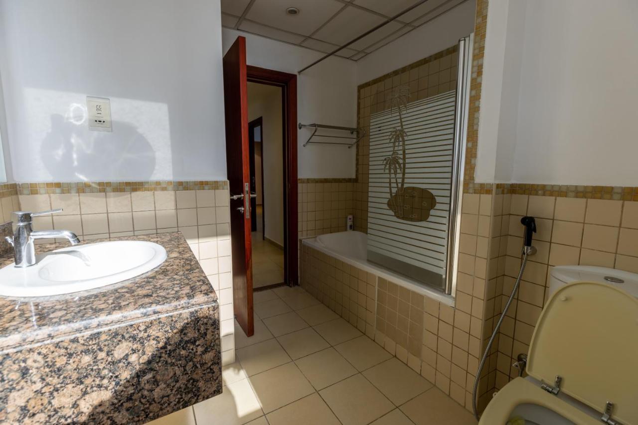 Travel Hub Premium Hostel Dubai Exterior photo