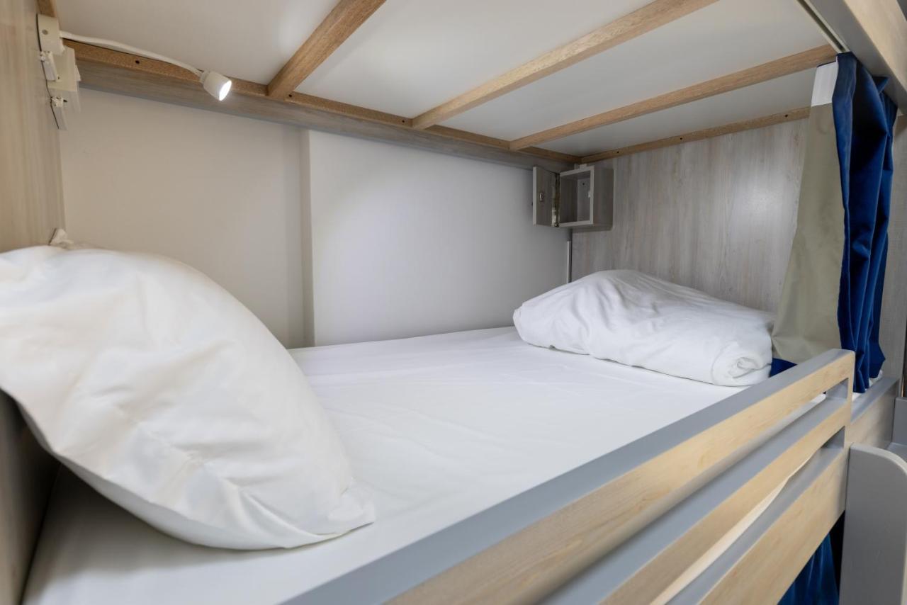 Travel Hub Premium Hostel Dubai Exterior photo