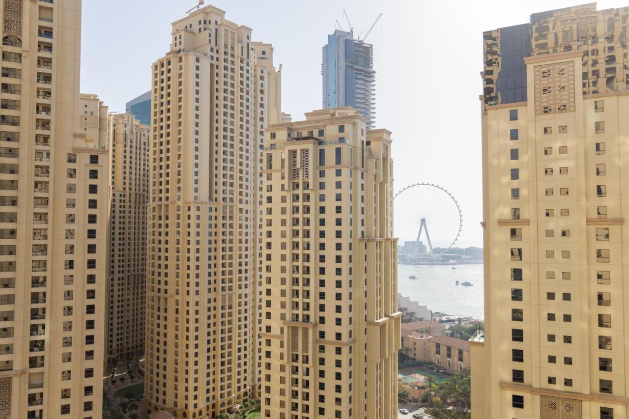 Travel Hub Premium Hostel Dubai Exterior photo