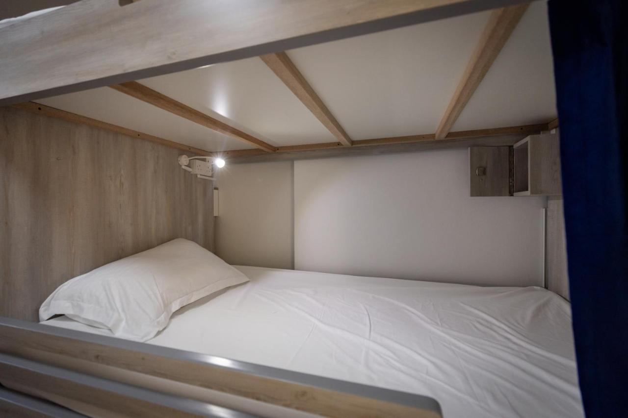 Travel Hub Premium Hostel Dubai Exterior photo