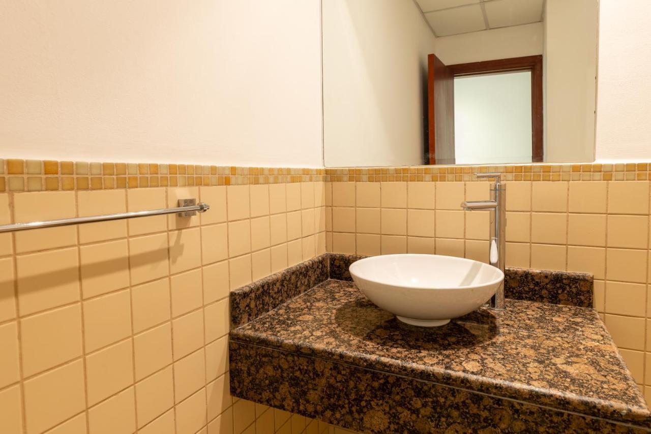 Travel Hub Premium Hostel Dubai Exterior photo