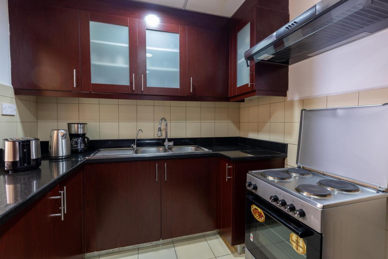Travel Hub Premium Hostel Dubai Exterior photo
