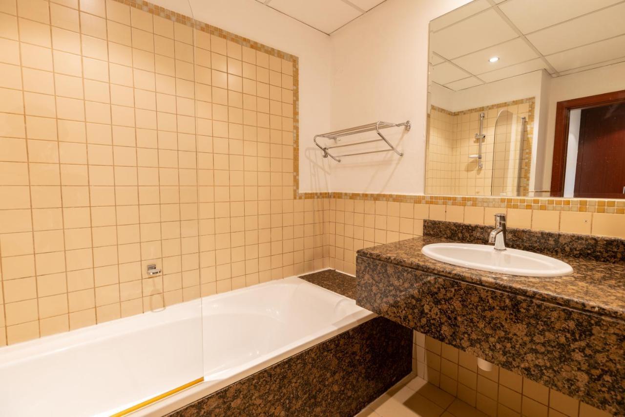 Travel Hub Premium Hostel Dubai Exterior photo