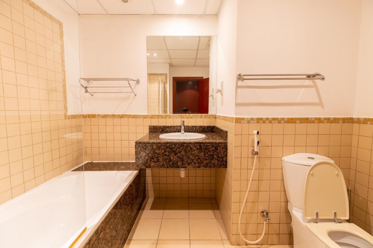 Travel Hub Premium Hostel Dubai Exterior photo